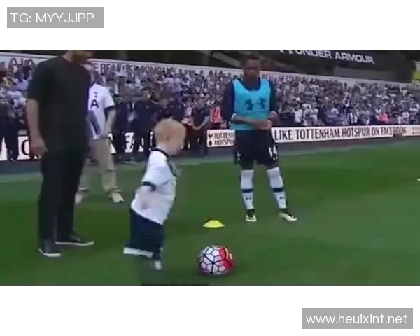 巴西足球明星的纯粹魅力与激情展现了无与伦比的运动精神