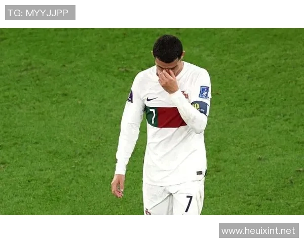 各大足球明星齐心协力安慰C罗共度低谷时刻展现友谊与团结 各大足球明星齐心协力安慰C罗共度低谷时刻展现友谊与团结